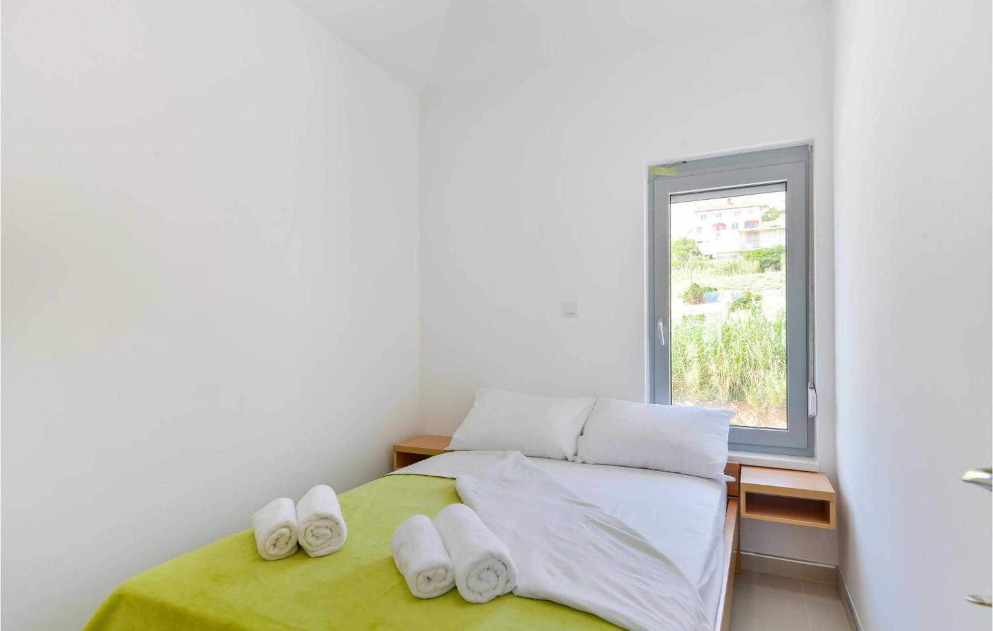 2 Bedroom Beautiful Apartment In Pag باغ المظهر الخارجي الصورة